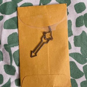 Silver Necklace ( arrow )